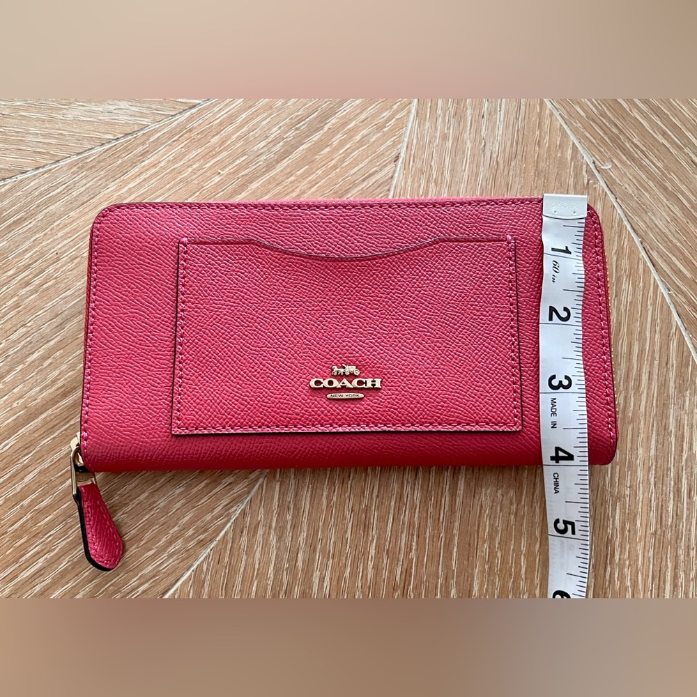 Coach Pink Women's Leather Zipper Wallet NWT - Picture 4 of 7
